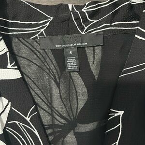 WHBM black & white shell. NWOT.